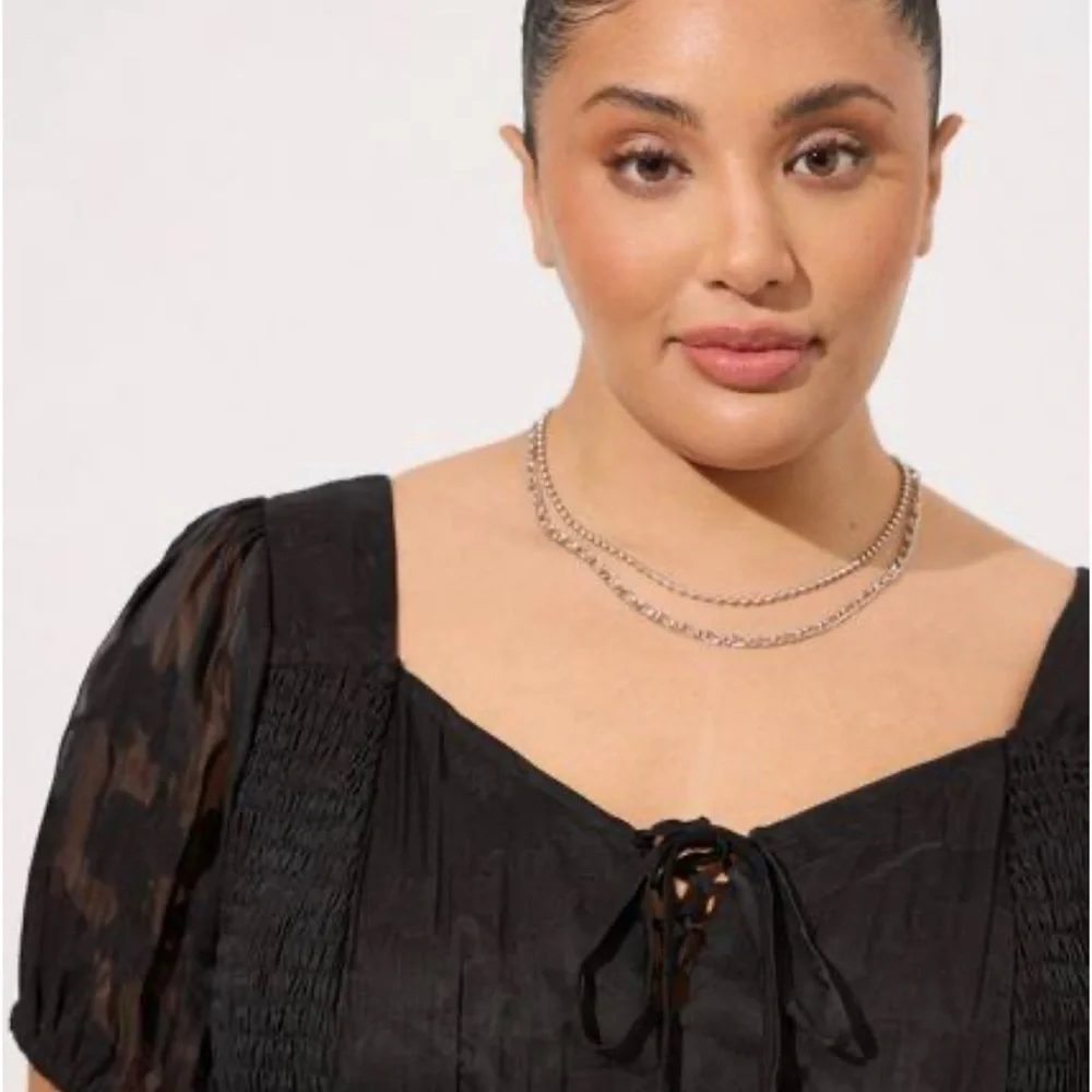 NWT!! Cotton Clip Floral Smocked Crop Top from Torrid, Cute Decorative Designs - Picture 4 of 7